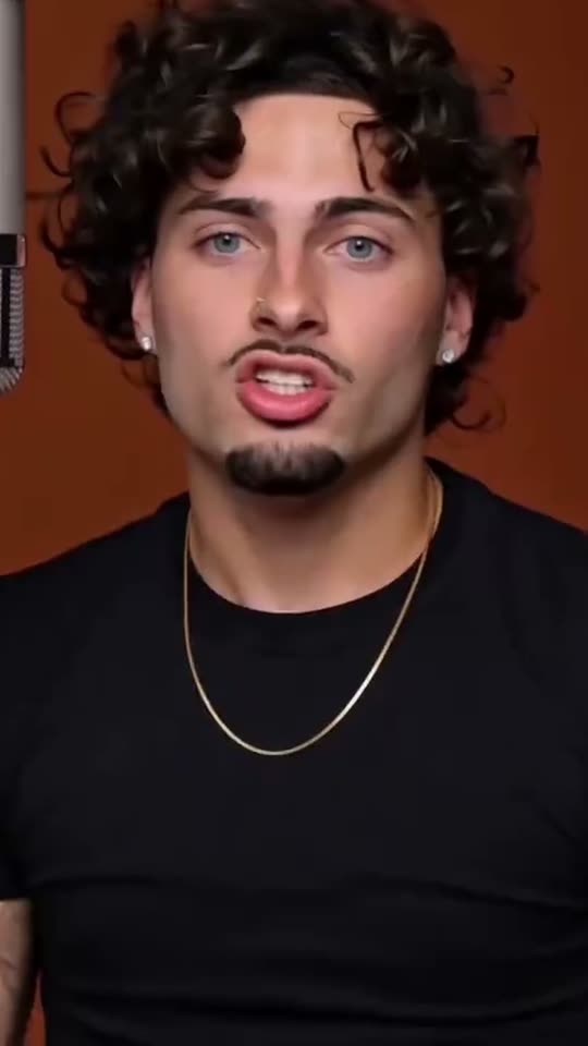 Bécane Yamê AI Trend: Sing Bécane in the Orange Studio — AI meme template preview
