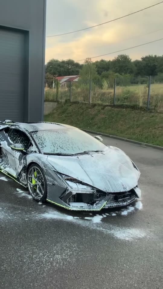 Shaving Cream Trend: Wipe Your Chin, Reveal the Foam — AI meme template preview